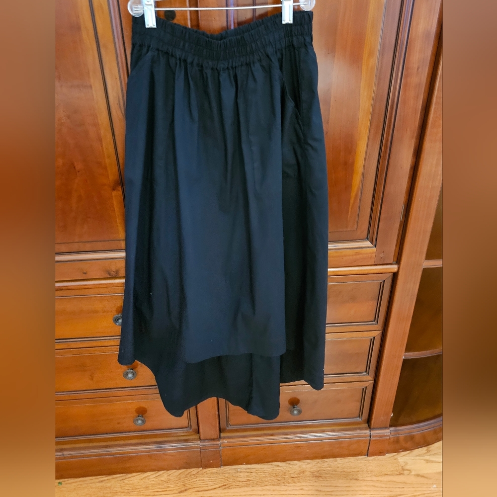Banana Republic Black cotton blend high-low skirt. Size XS.
